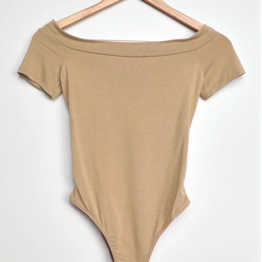 Lulus open back black bodysuit